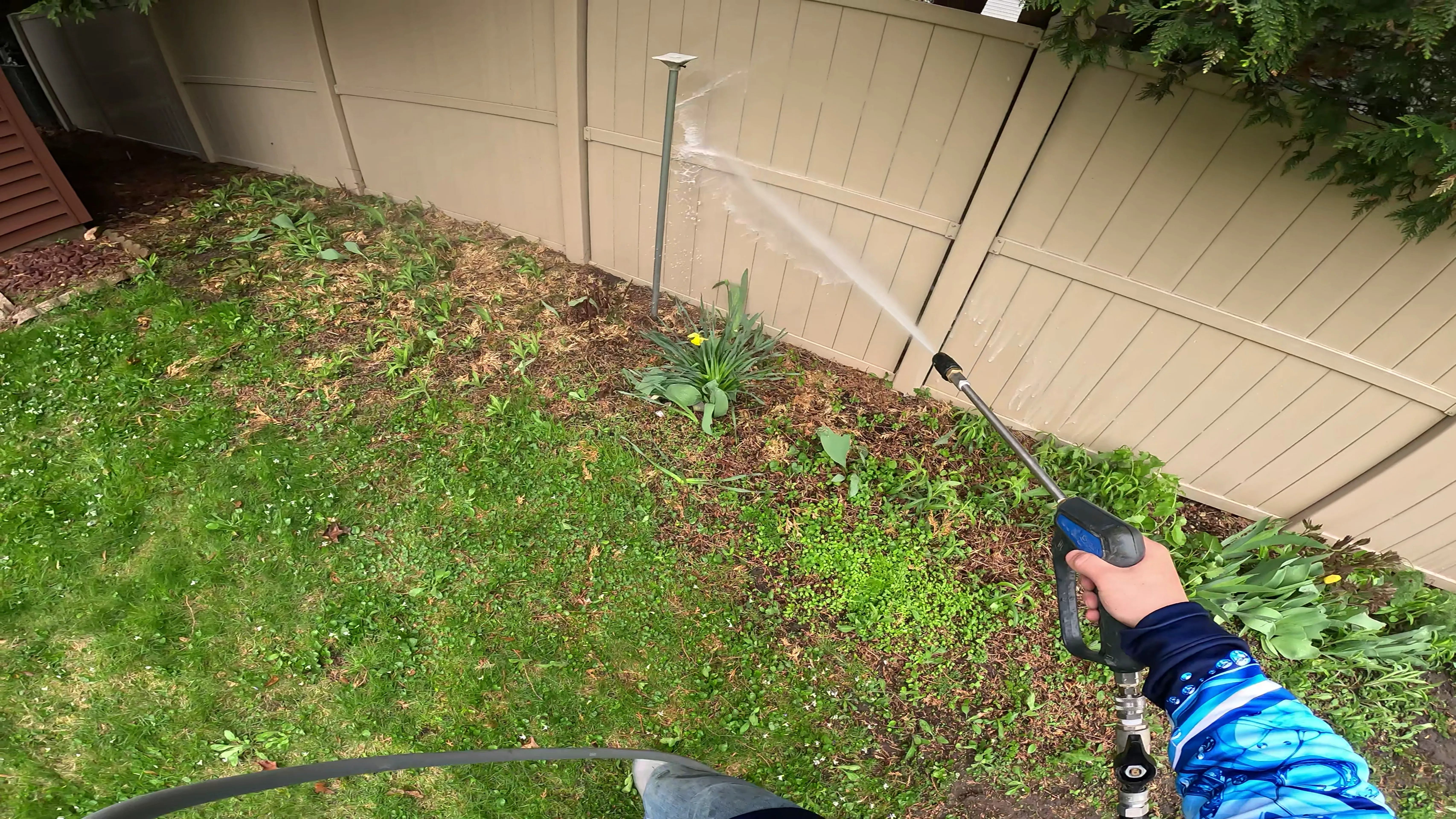 Wood fence exterior soft washing